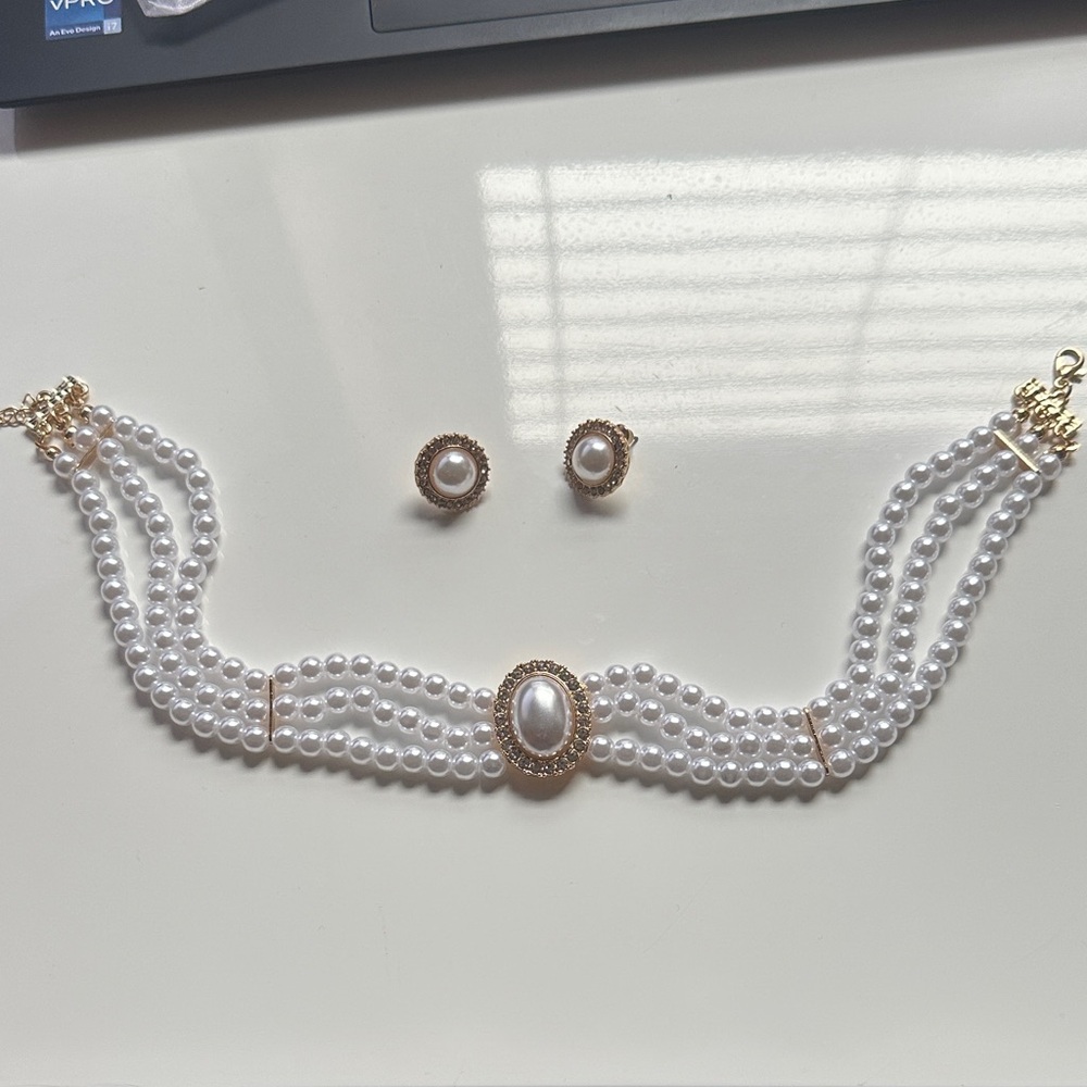 Elegant Pearl and Gold Jewelry Set